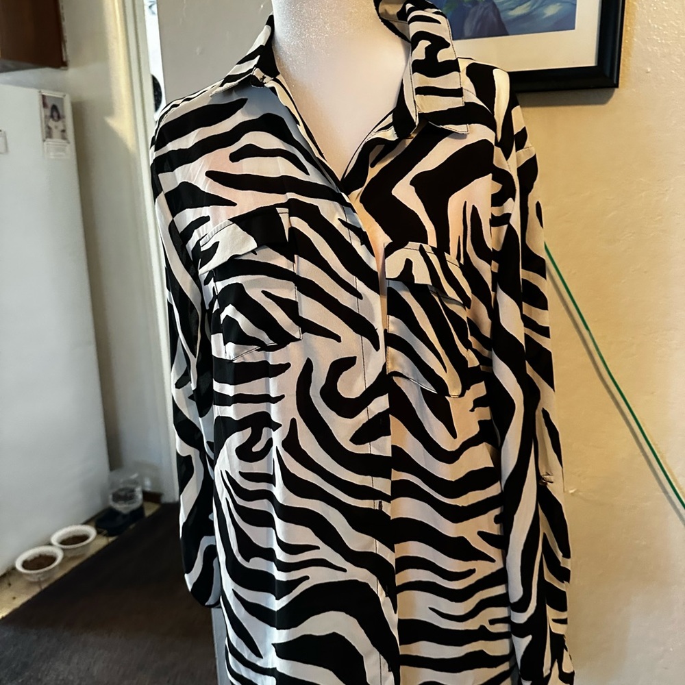 Jaclyn Smith Black and White Zebra Print Button-Down Shirt